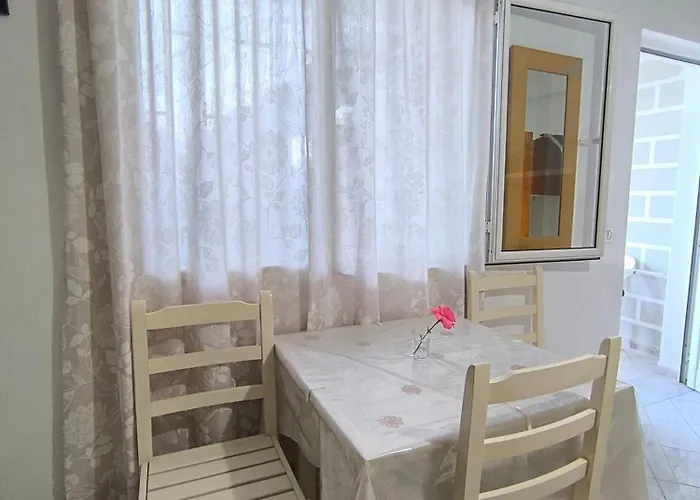 Vaya Apartment Qeparo