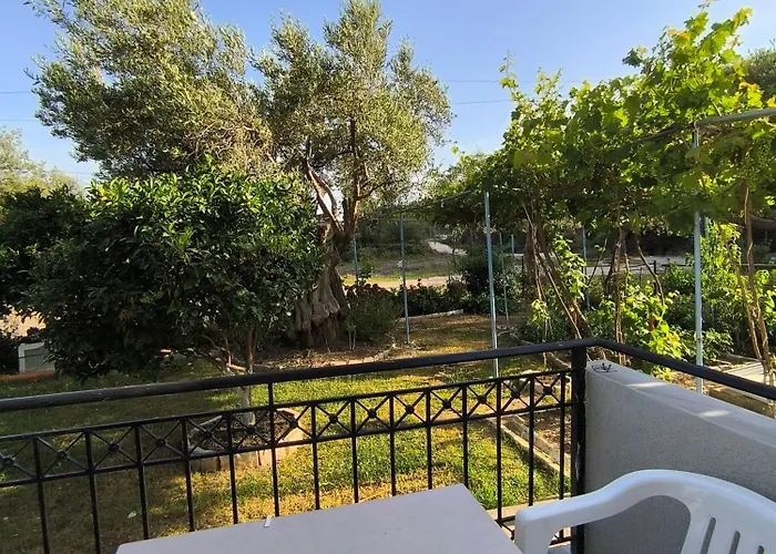 Vaya Apartment Qeparo